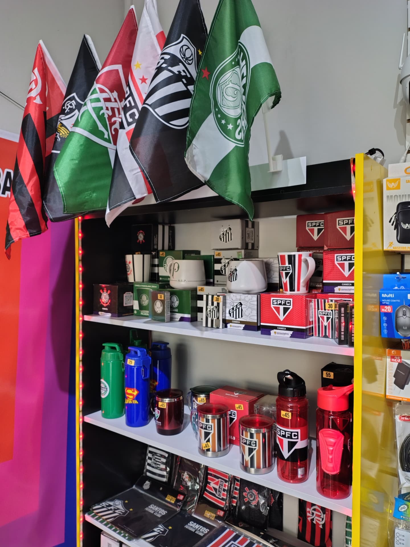 Canecas, garrafas e produtos personalizados de times