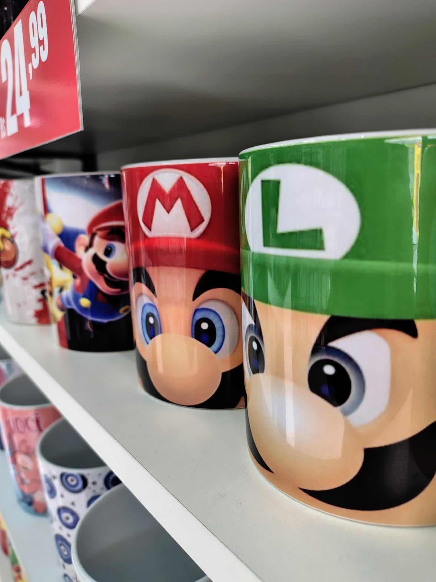 Canecas personalizadas com personagens coloridos